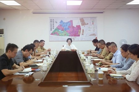 华亭镇开展党委理论学习中心组学习会